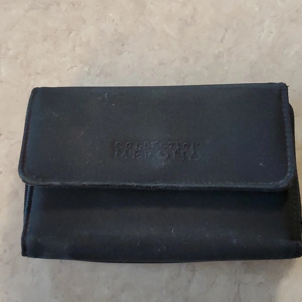Merona wallet - Picture 1 of 3